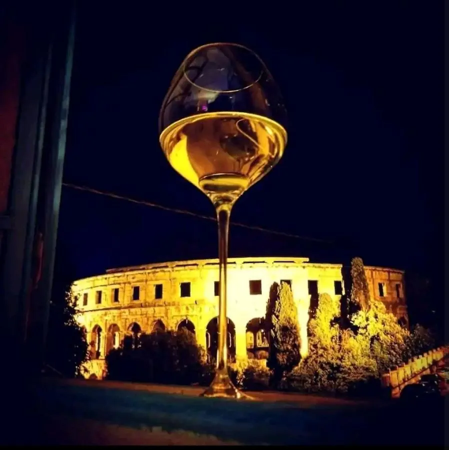 Apartment Spectacular View Of The Colloseum Pula Croatia